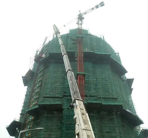 吉安市吊车在工地上作业